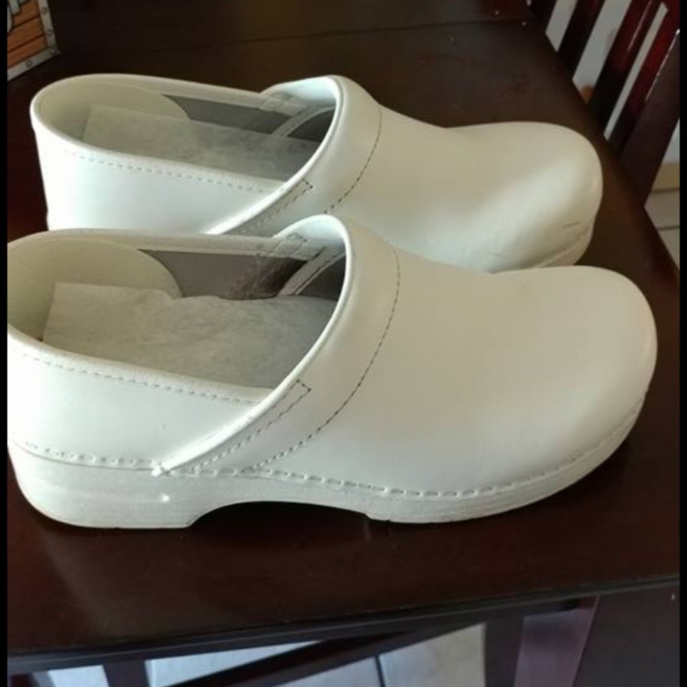 Dansko 42 White Clogs